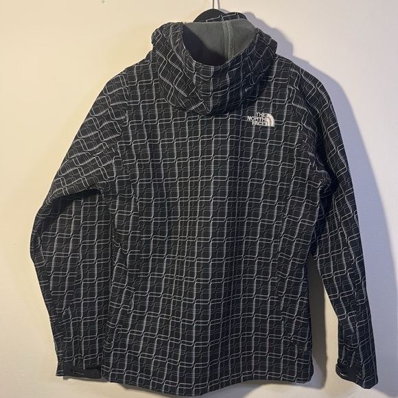 THE NORTH FACE WOMENS GORETEX JACKET BLACK & WHITE SIZE M EUC - Picture 9 of 10